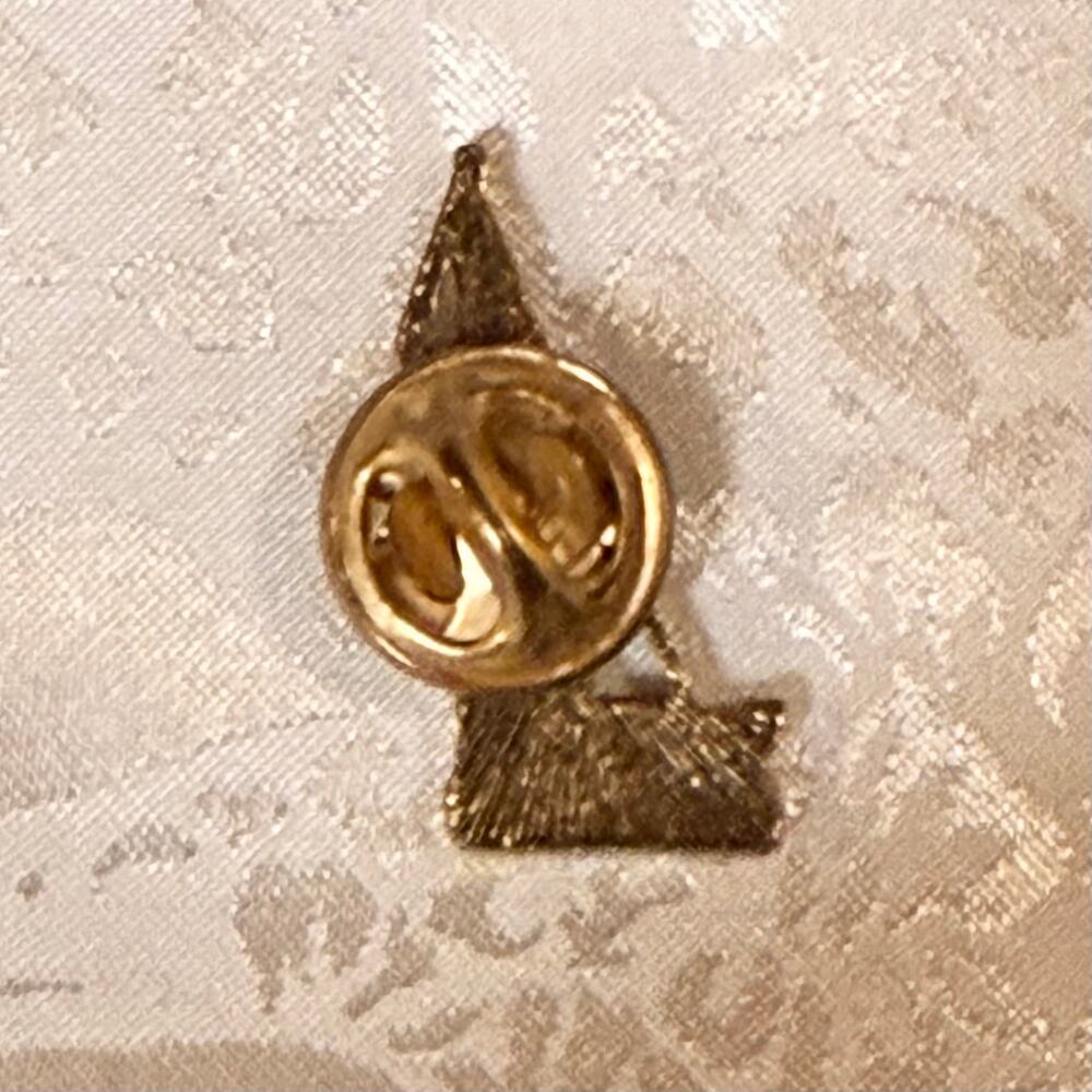 Vintage Franks Oil and Gas Gold Tone Oil Derek Lapel Hat Pin
